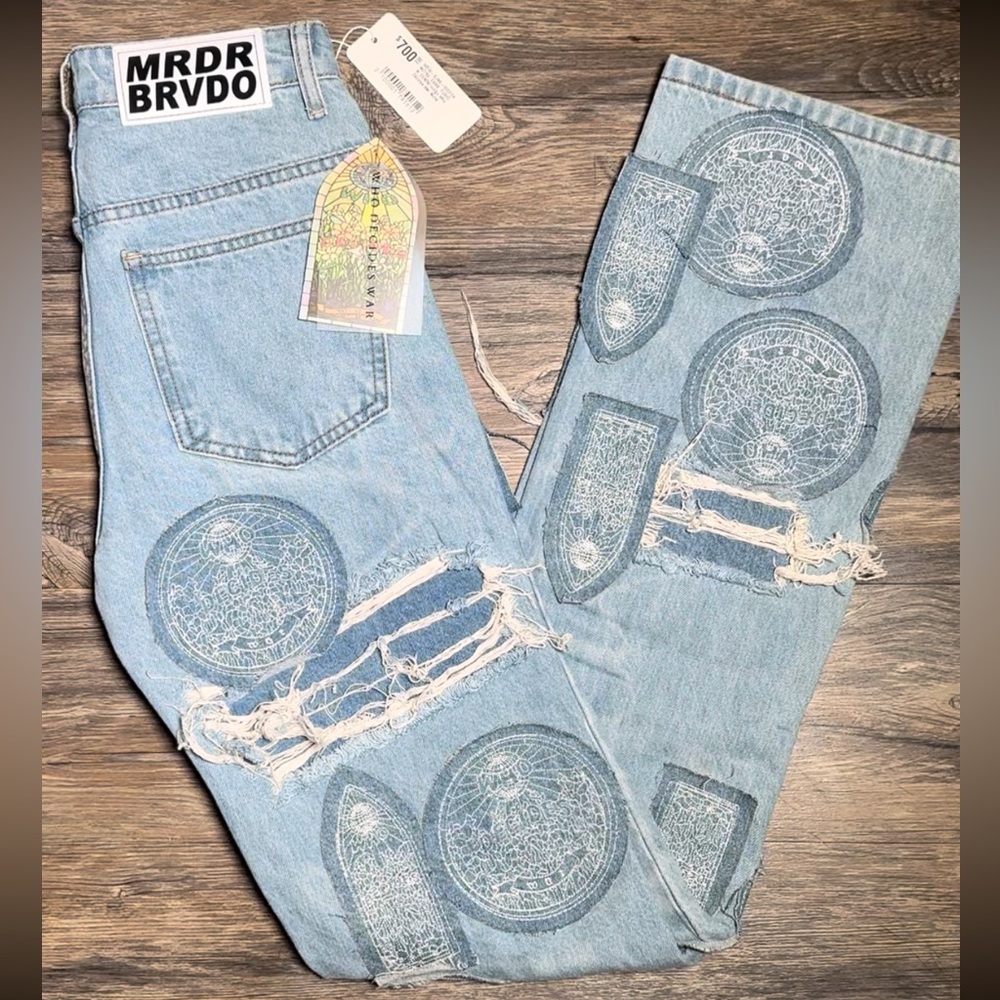 Who decides War Jeans